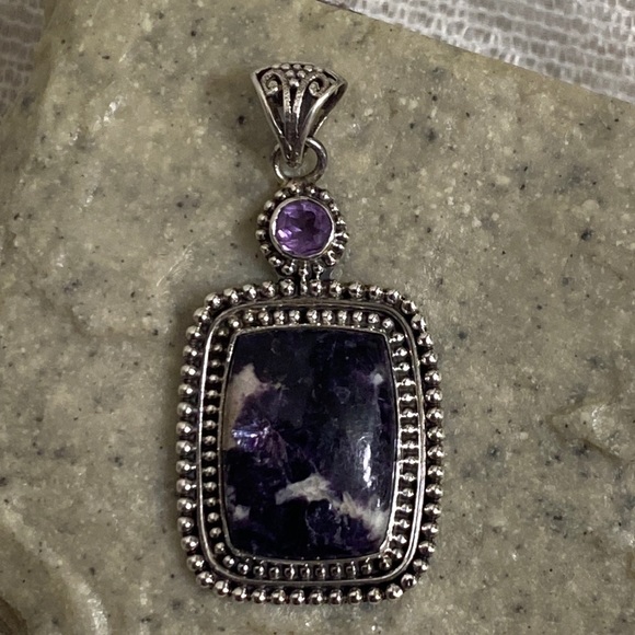 Jewelry - Sterling Silver Amethyst Pendant